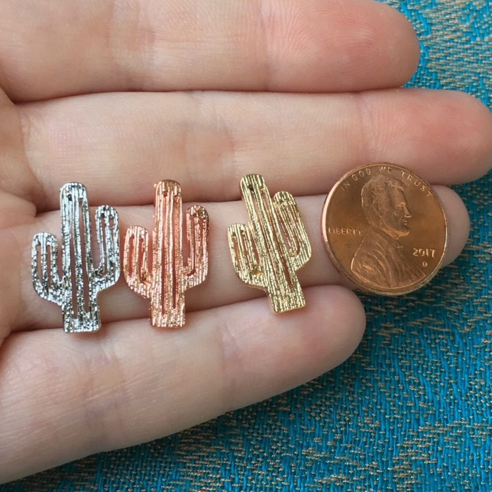 Dainty cactus earrings ONE SET LEFT